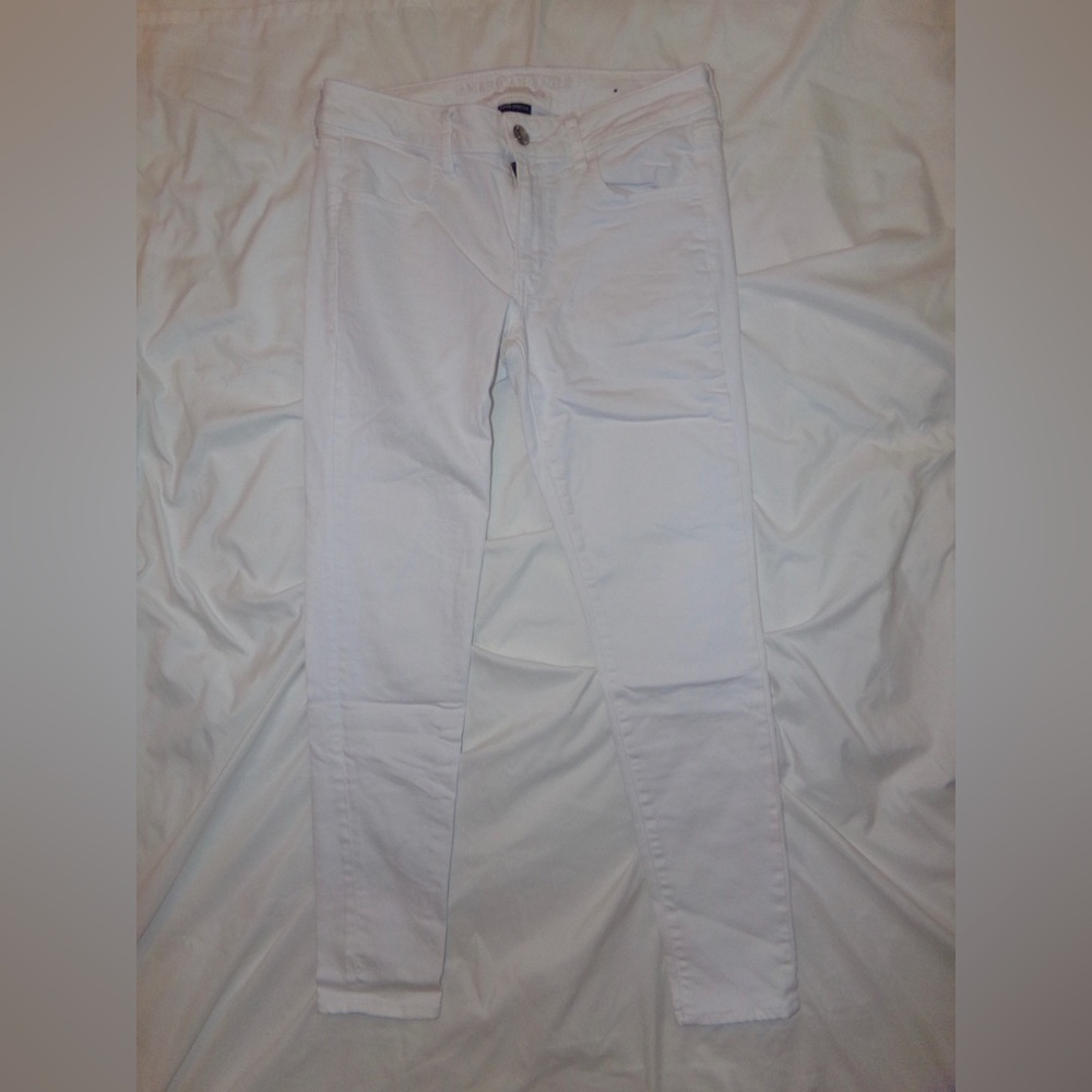 White American Eagle skinny jeans!